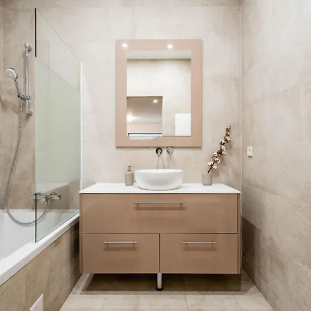 Romexpo 2br Relax Spacious Daire *