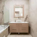 Romexpo Relax Spacious Апартаменти *